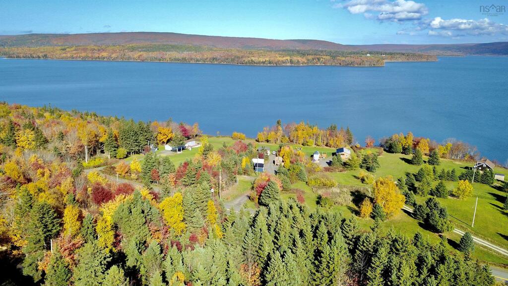 1543 West Lake Ainslie, West Lake Ainslie