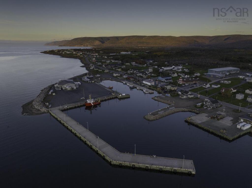 15403 Cabot Trail, Chéticamp - photo 2