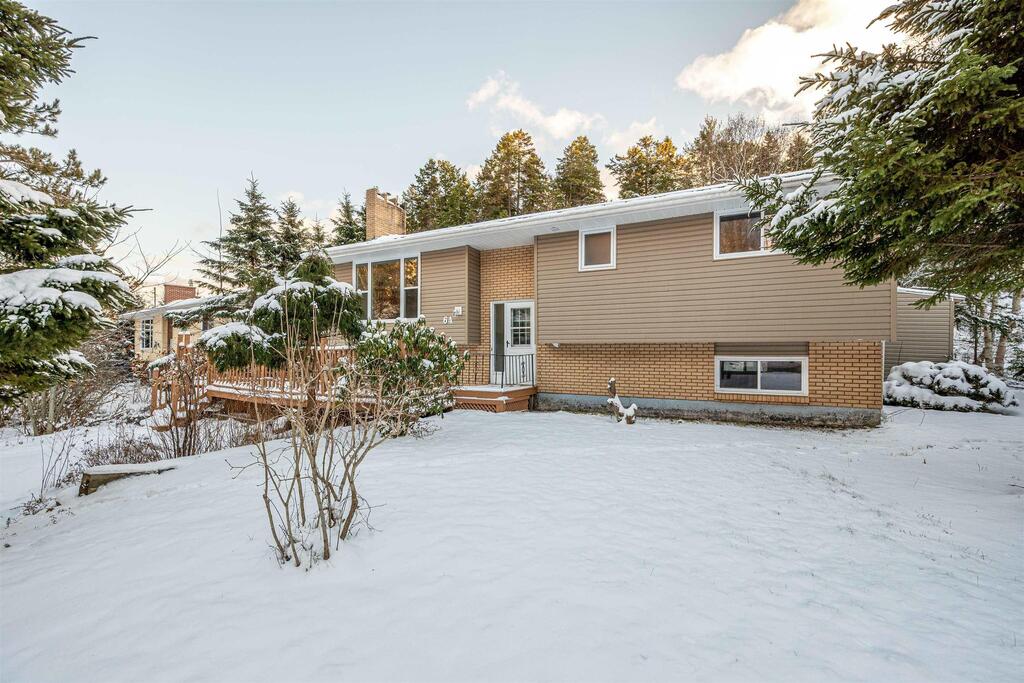 64 Meadowbrook Drive, Bedford - photo 2