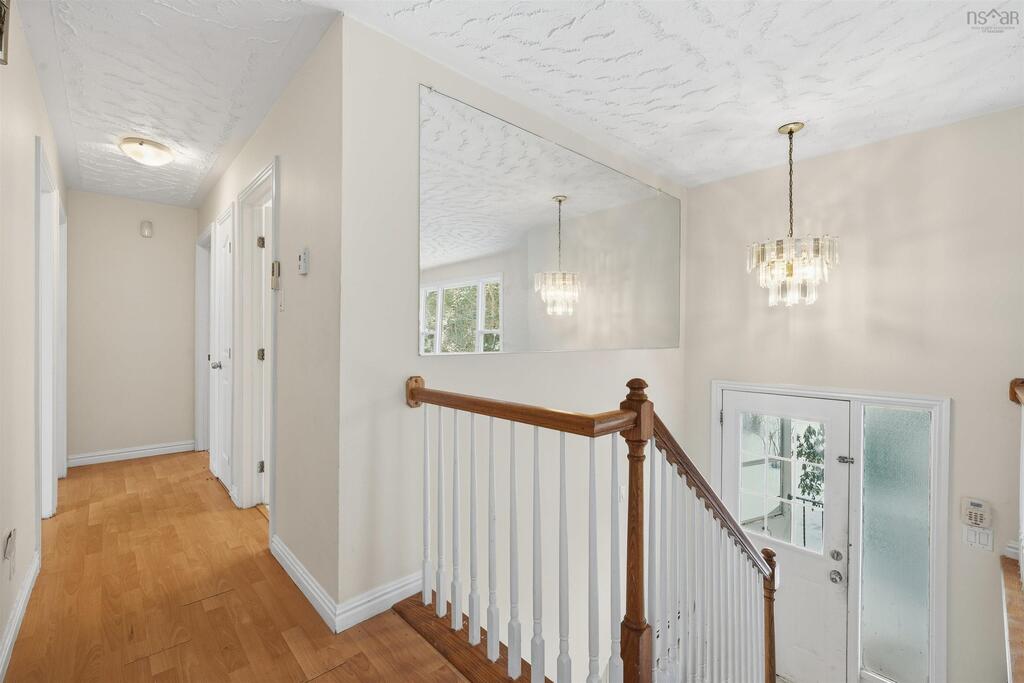 64 Meadowbrook Drive, Bedford - photo 4