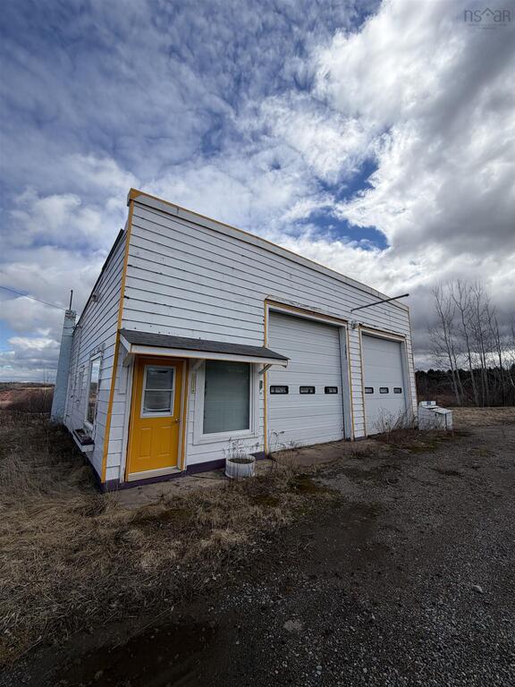 9281 Highway 215, Maitland