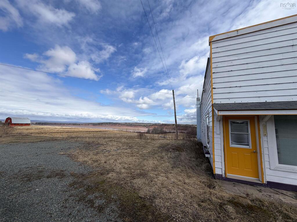 9281 Highway 215, Maitland - photo 2