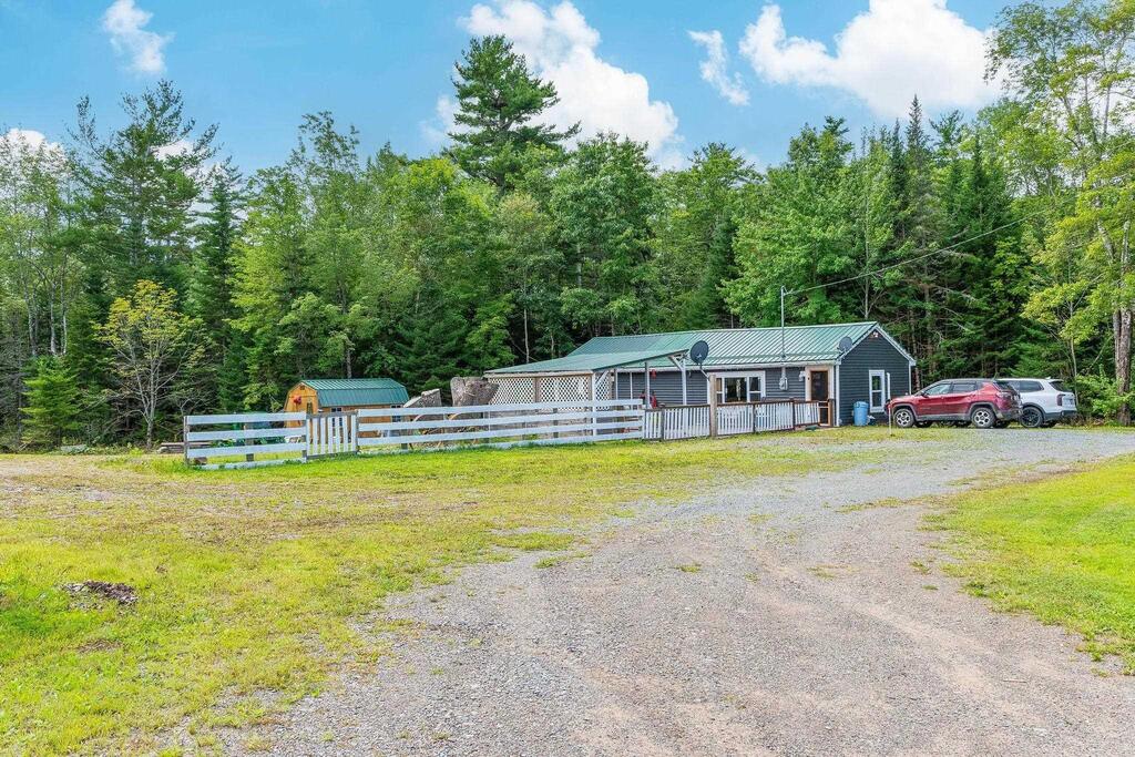 377 Cloverdale Road, Birch Hill - photo 2