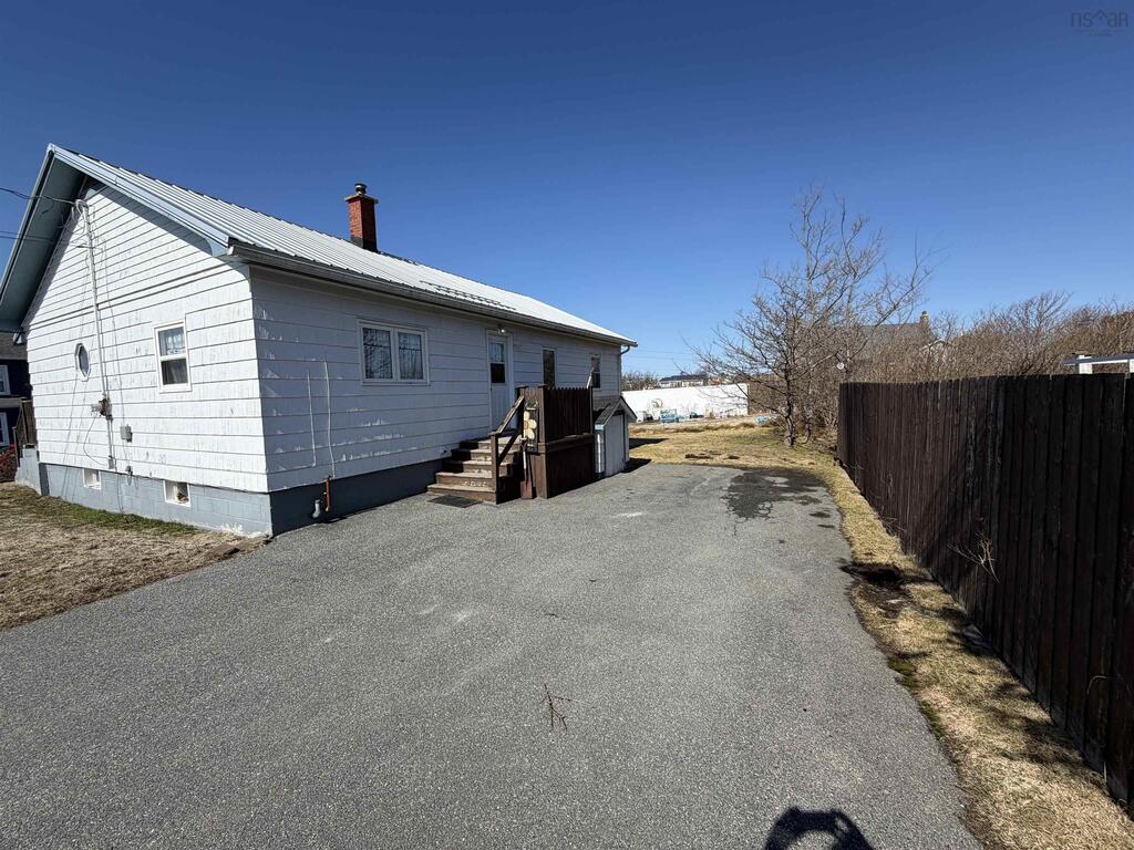 11 Saunders Street, Clark's Harbour - photo 2