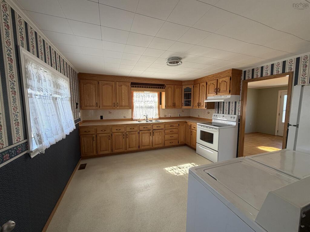 11 Saunders Street, Clark's Harbour - photo 4