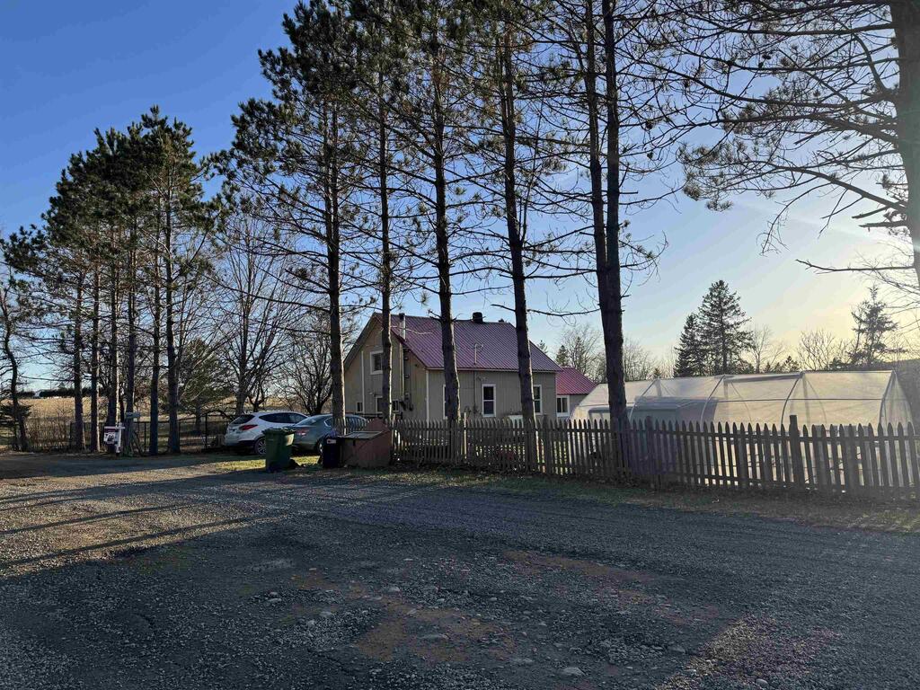 107 Upper Pembroke Road, Pembroke - photo 2