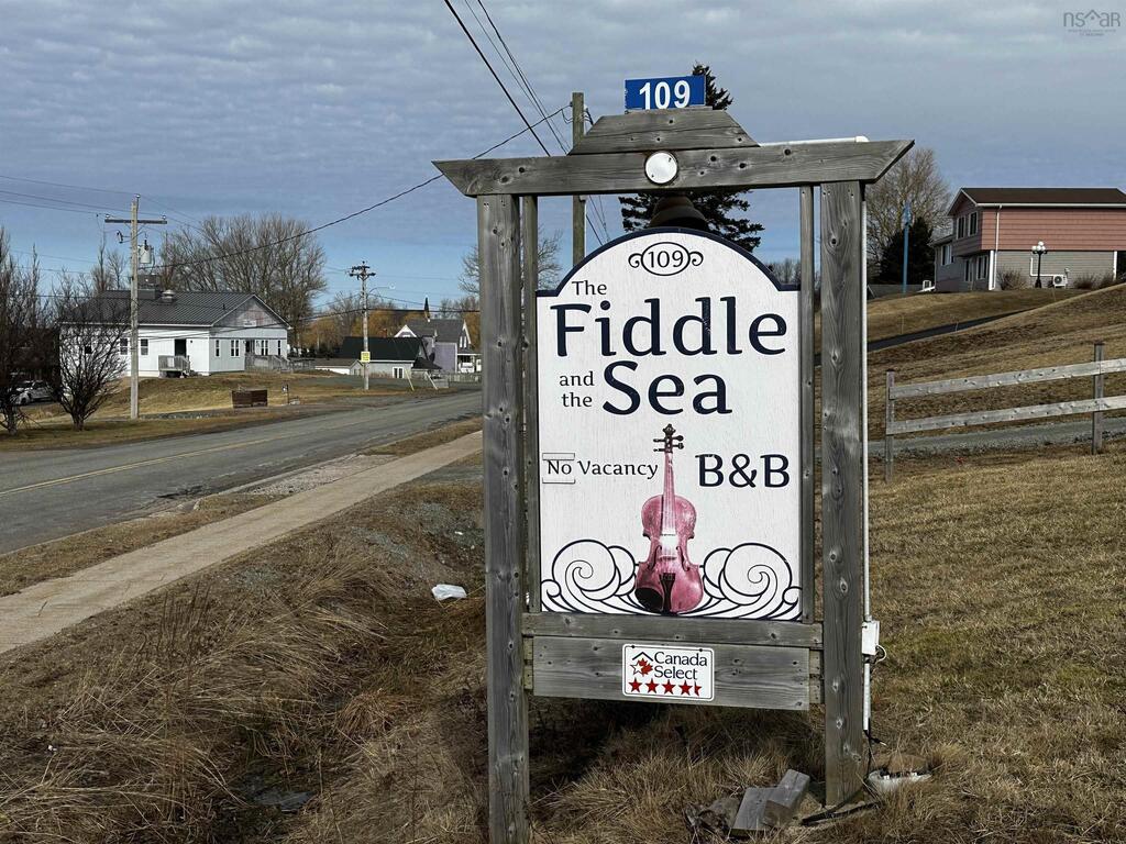 109 High Road, Port Hood