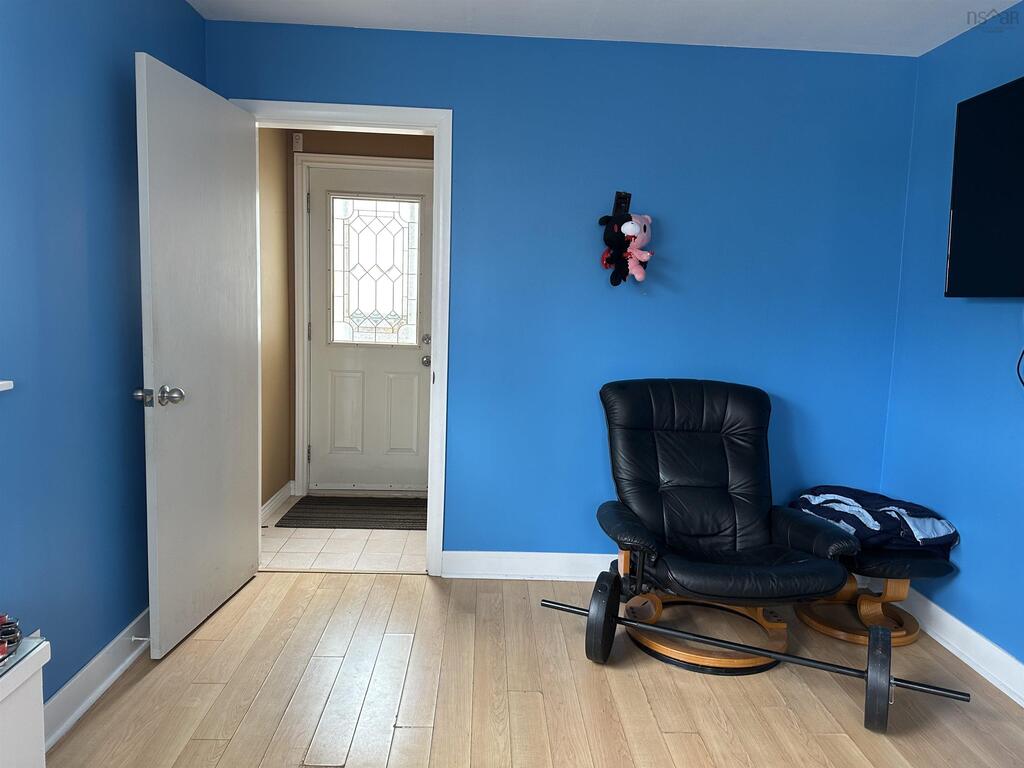 21 Allan Avenue, Stellarton - photo 2