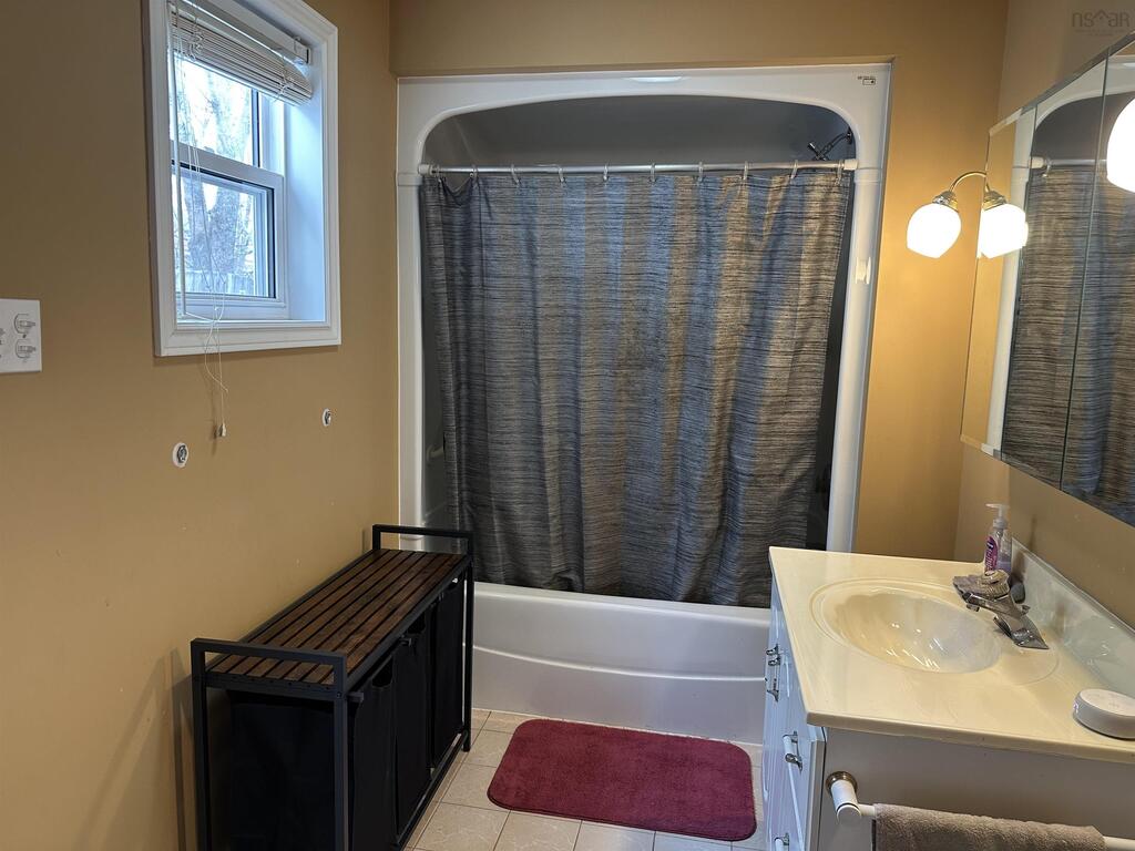 21 Allan Avenue, Stellarton - photo 4